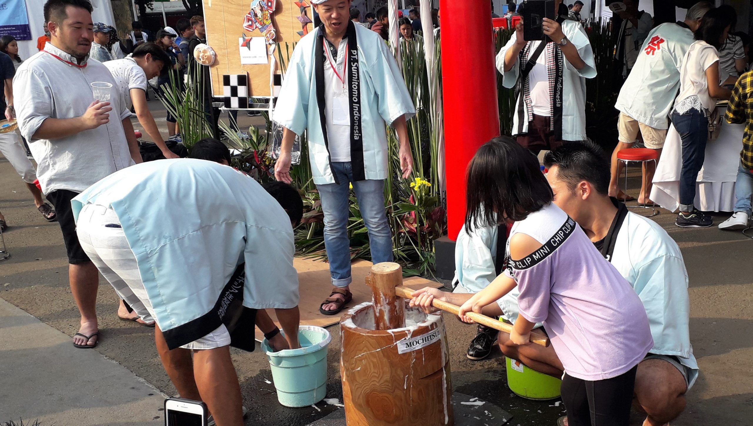 日本の餅つきが人気です